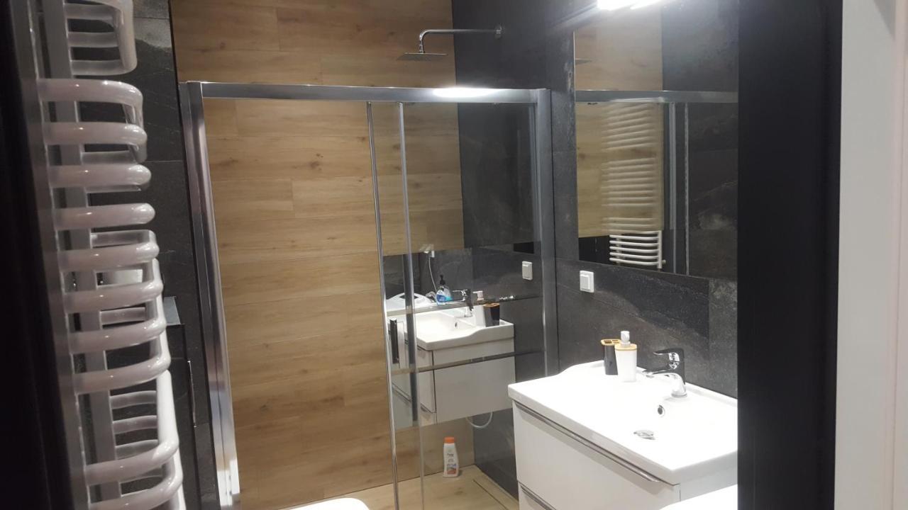 Apartament Skarbowa 2 & Parking Leszno  Exteriör bild
